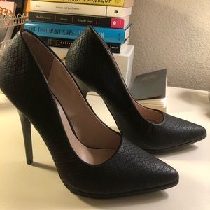 Qupid black pointed toe heels 6.5